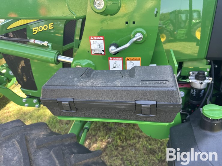 2024-john-deere-5100e-image-15