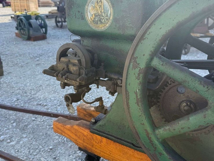 hercules-1½-hp-hit-&-miss-engine-on-truck-image-27