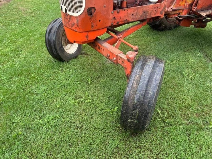 allis-chalmers-d19-gas-tractor-image-11