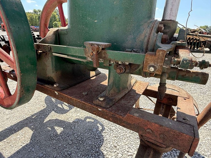 sta-rite-4-hp-hit-&-miss-engine-on-truck-image-54