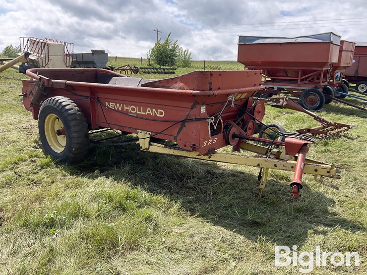 new-holland-329-image-3