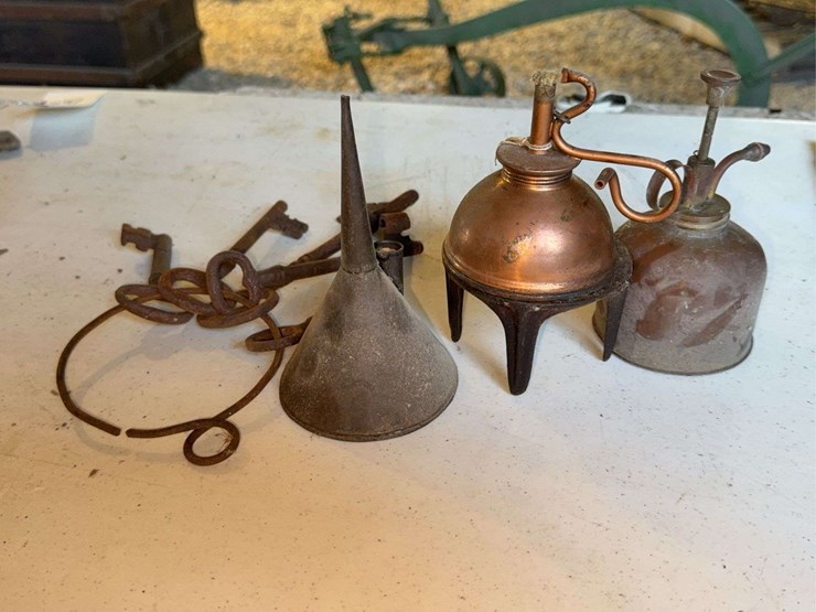 skeleton-keys-on-ring,-copper-bunsen-burner,-oil-sprayer&-funnel-can-image-7