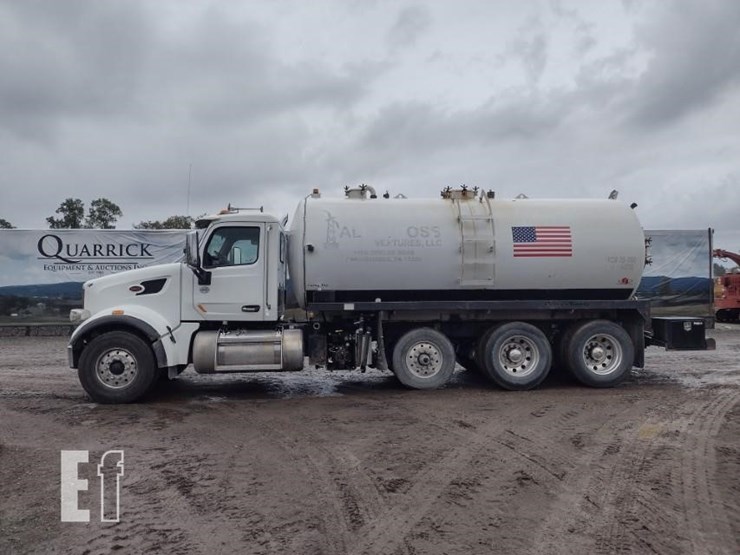 2020-peterbilt-567-image-1