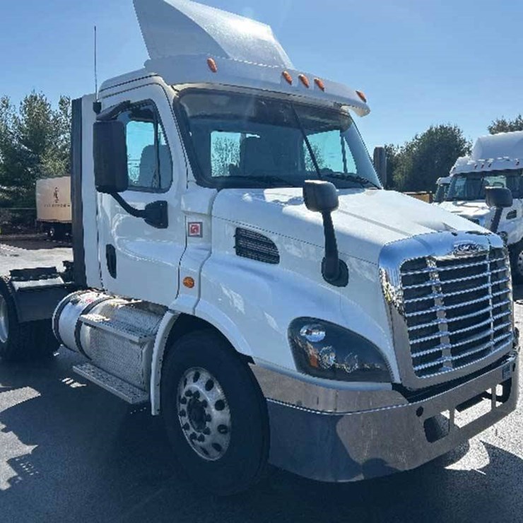 2017 FREIGHTLINER CASCADIA 113
