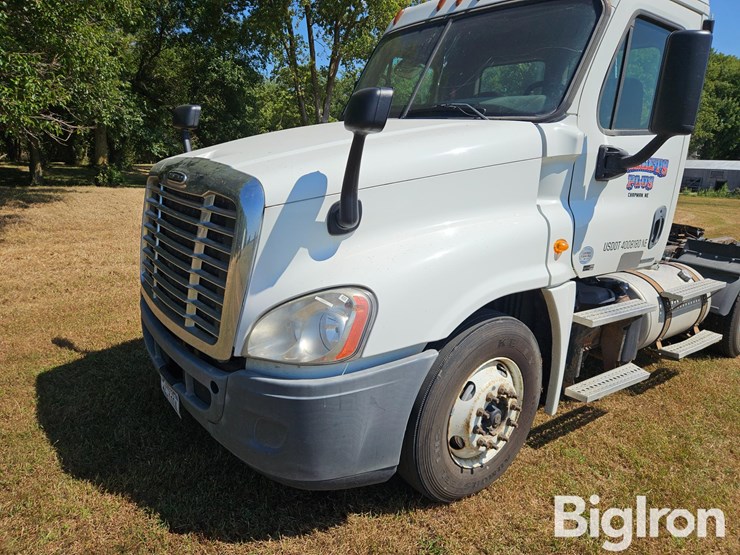 2012-freightliner-cascadia-125-image-9