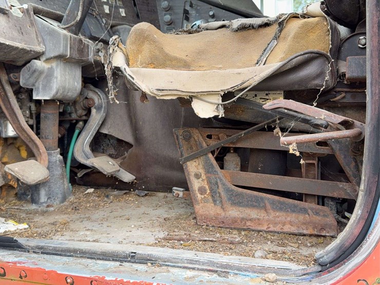 diamond-reo-cabover-image-55