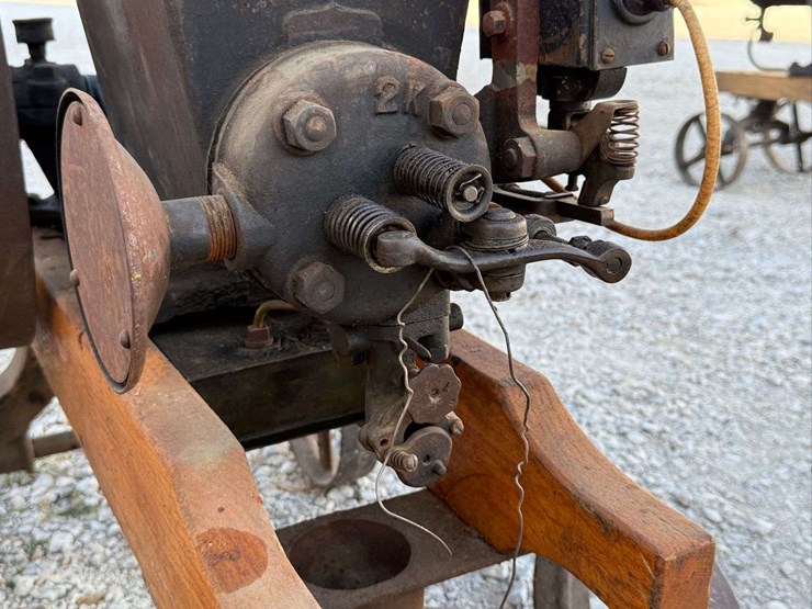 2-hp-stover-hit-and-miss-engine-image-12