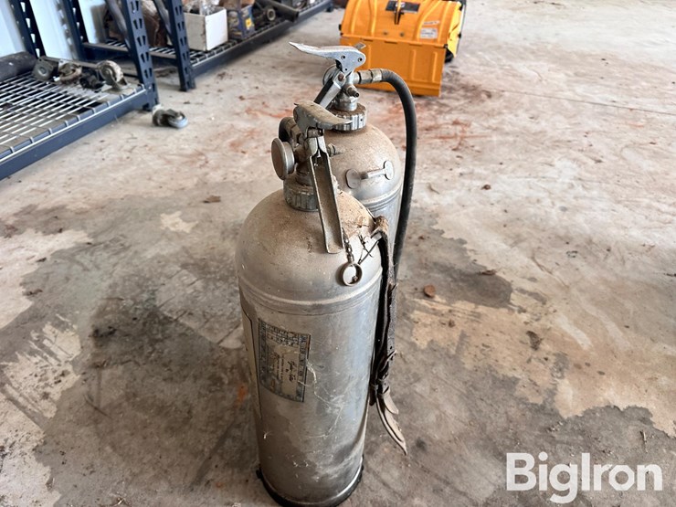 fyr-fyter-2.5-gallon-water-fire-extinguishers-image-7