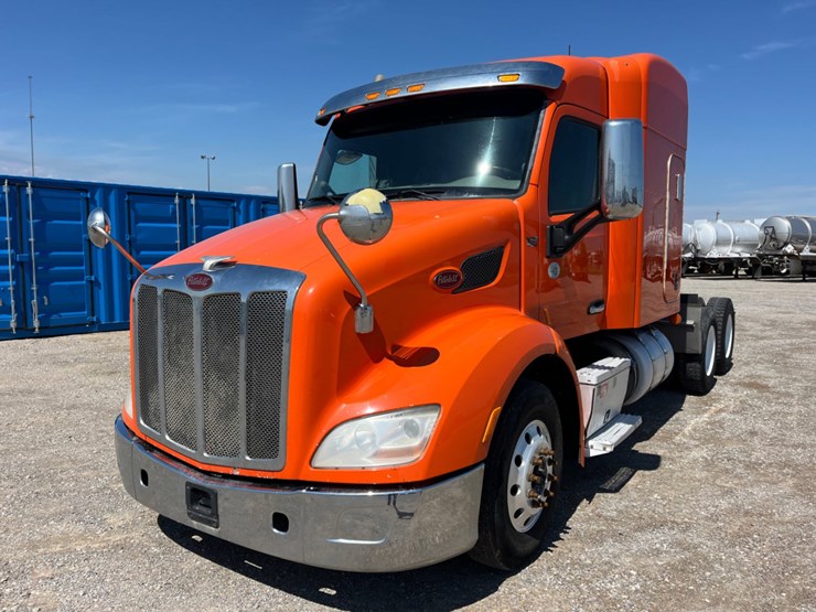 2016-peterbilt-579-image-1
