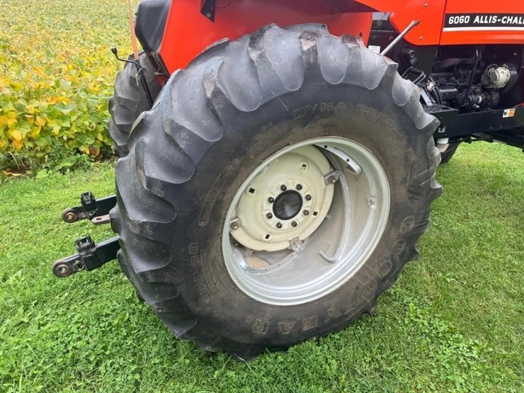 1983-allis-chalmers-6060-tractor-image-9