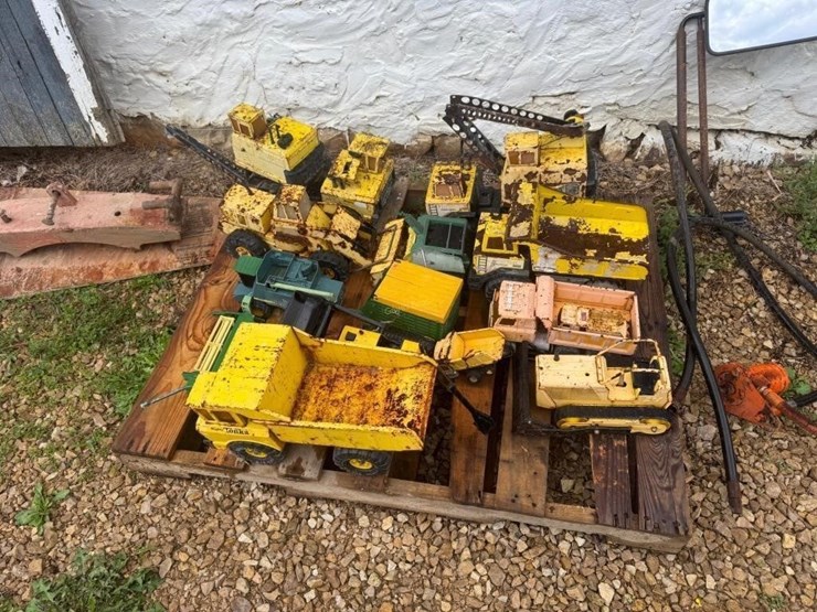 pallet-of-sand-box-toys-image-1