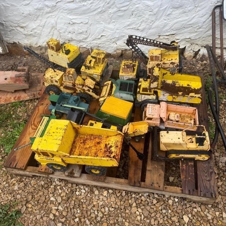 Pallet of sand box toys