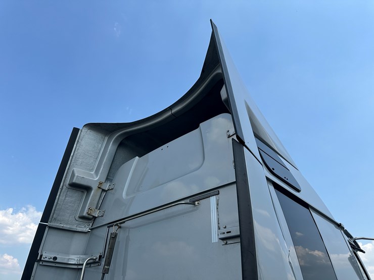 2018-western-star-5700-image-45