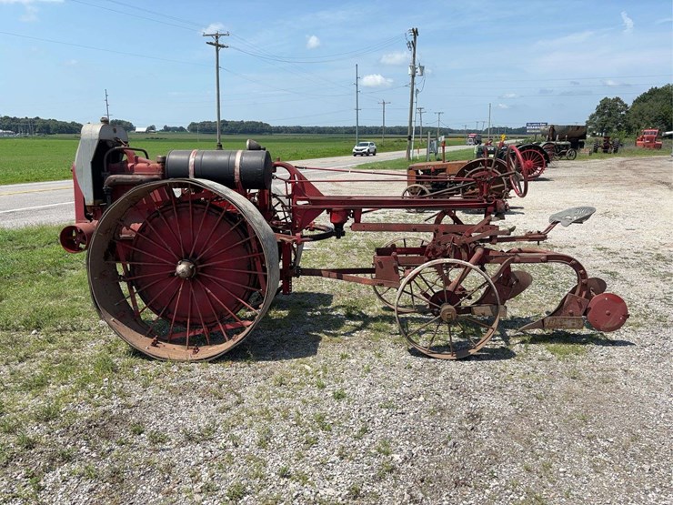 moline-universal-model-d-image-7