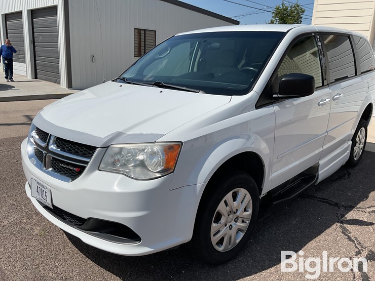 2017-dodge-grand-caravan-se-image-11