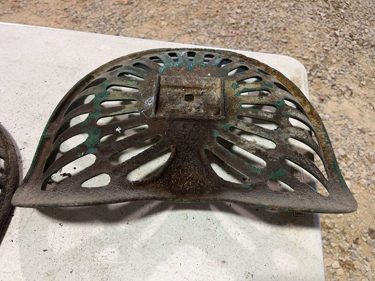(3)-cast-iron-seats-image-15