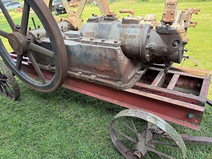 blackbear-25-hp-engine-on-cart-image-5
