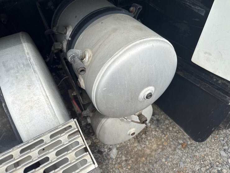 1996-mack-ch613-image-30