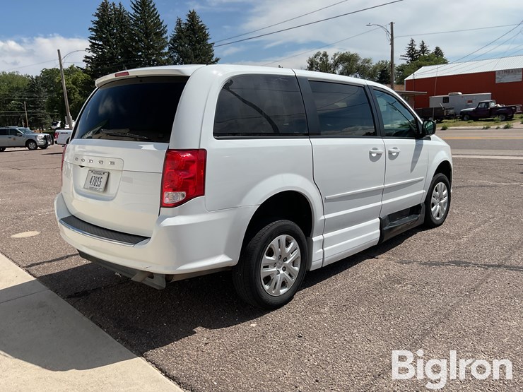 2017-dodge-grand-caravan-se-image-5