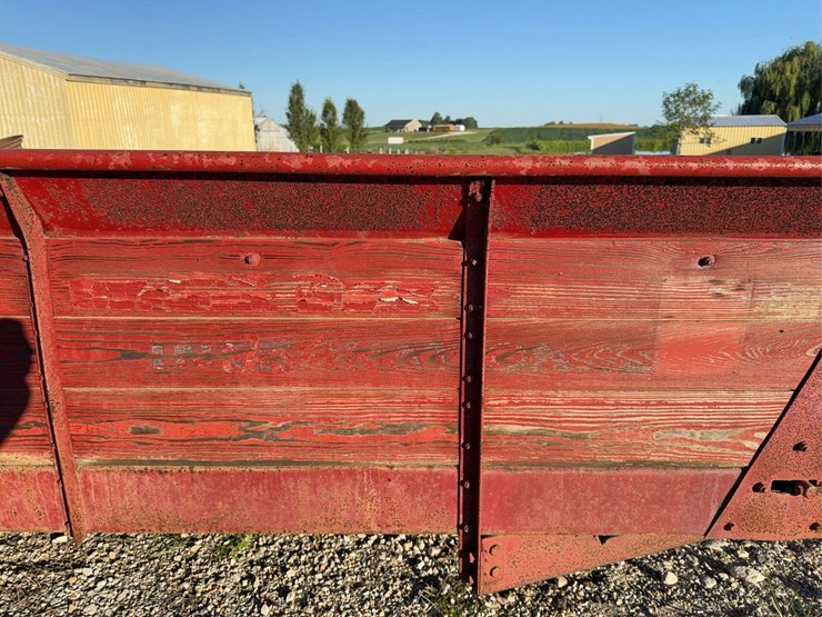 international-manure-spreader-image-12