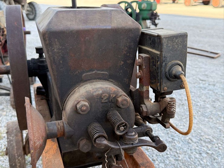 2-hp-stover-hit-and-miss-engine-image-13