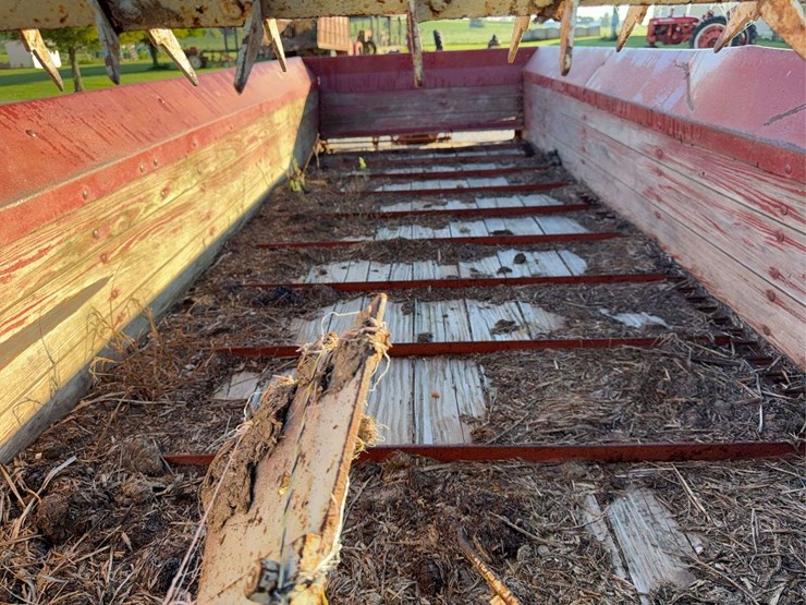 international-manure-spreader-image-27