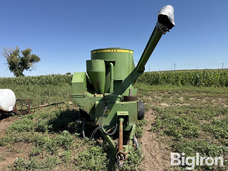 john-deere-700-image-2