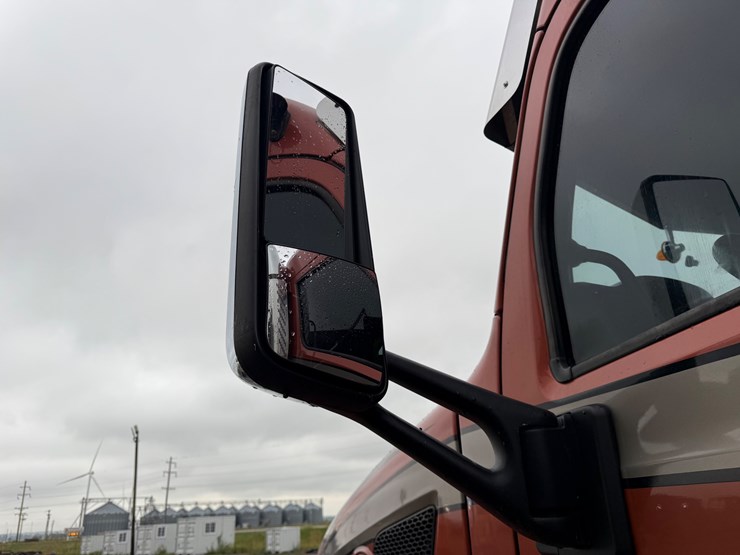 2015-peterbilt-579-image-44