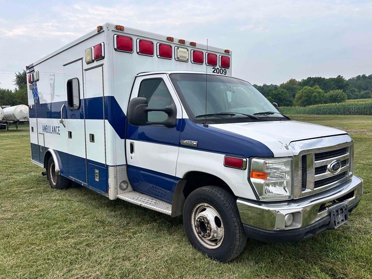 2008-ford-ambulance-image-3