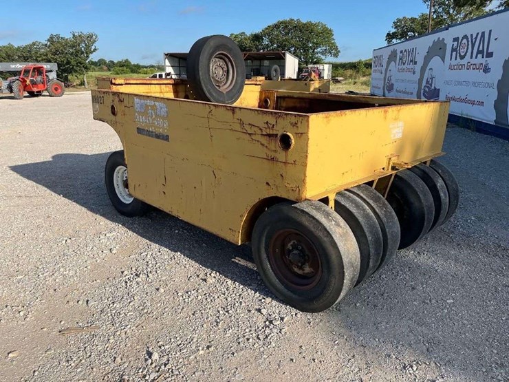 12-wheel-pneumatic-pull-behind-asphalt-compactor-image-2