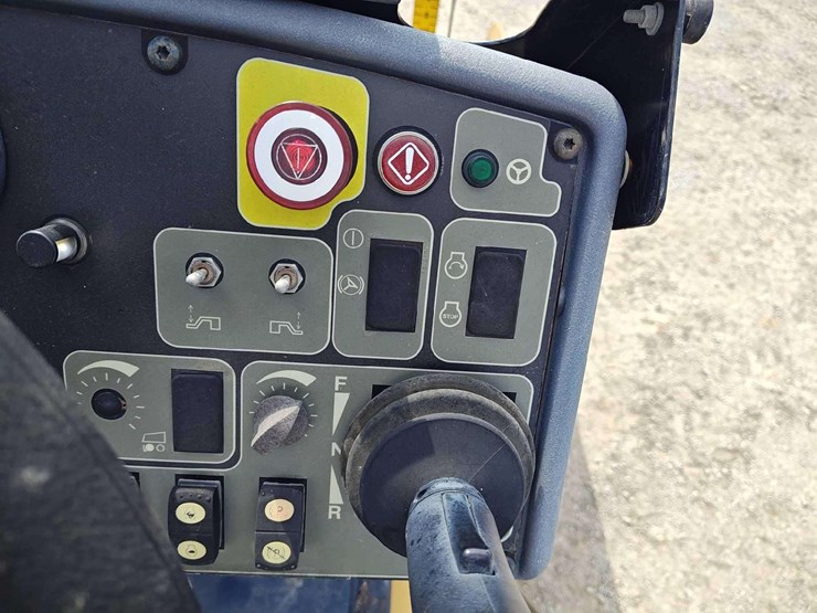 2013-caterpillar-ap-500e-image-46