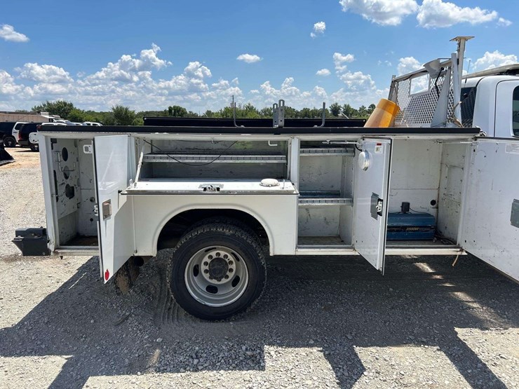 2017-ram-5500-chassis-crew-cab-reading-service-truck-image-23