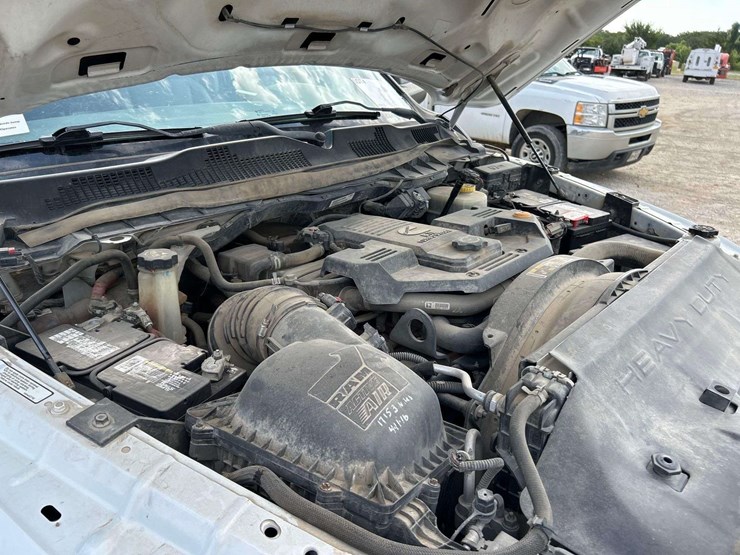 2015-ram-3500-enclosed-service-truck-image-9