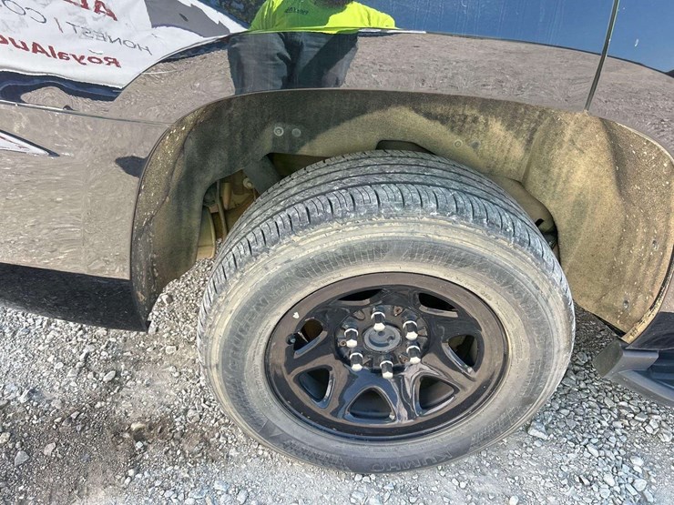 2020-chevrolet-tahoe-image-25