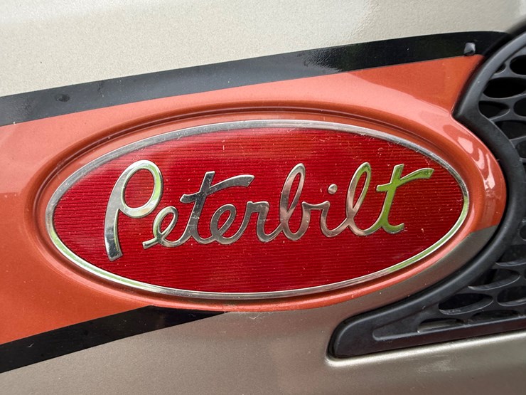 2015-peterbilt-579-image-24
