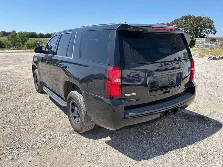 2019-chevrolet-tahoe-image-2