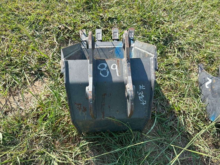 13in-excavator-tooth-bucket-image-3