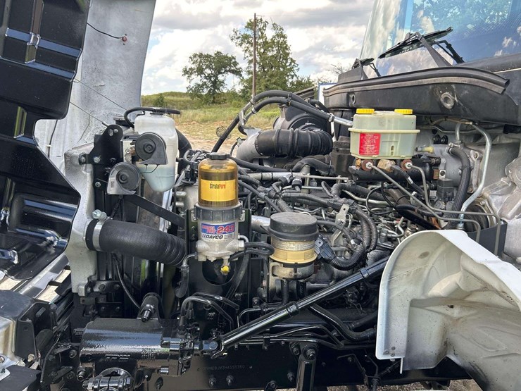 2017-hino-268-image-7