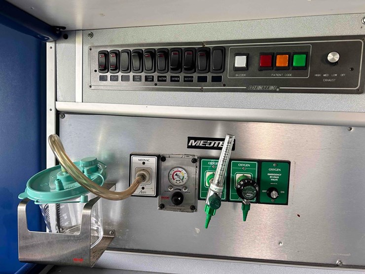 2008-ford-ambulance-image-24