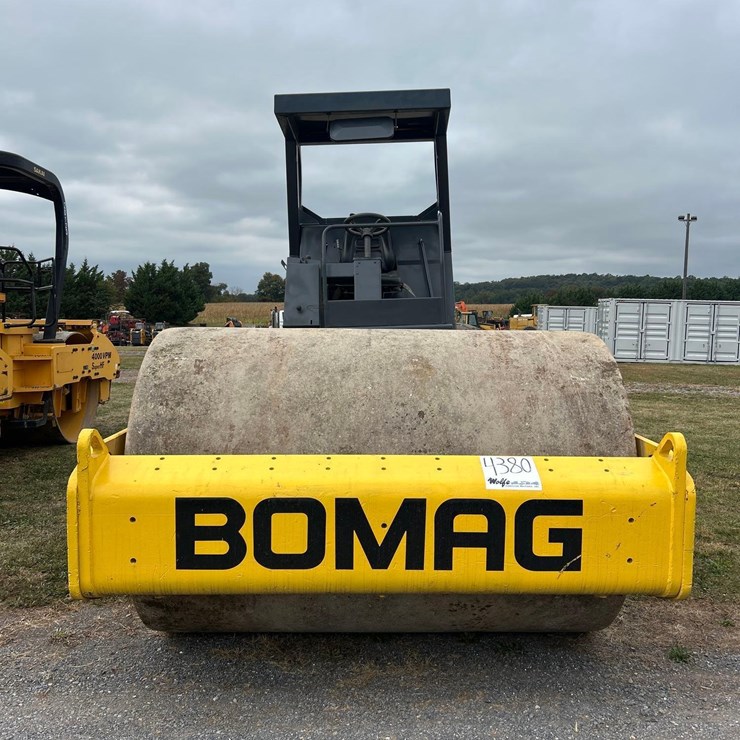 BOMAG BW211D-3