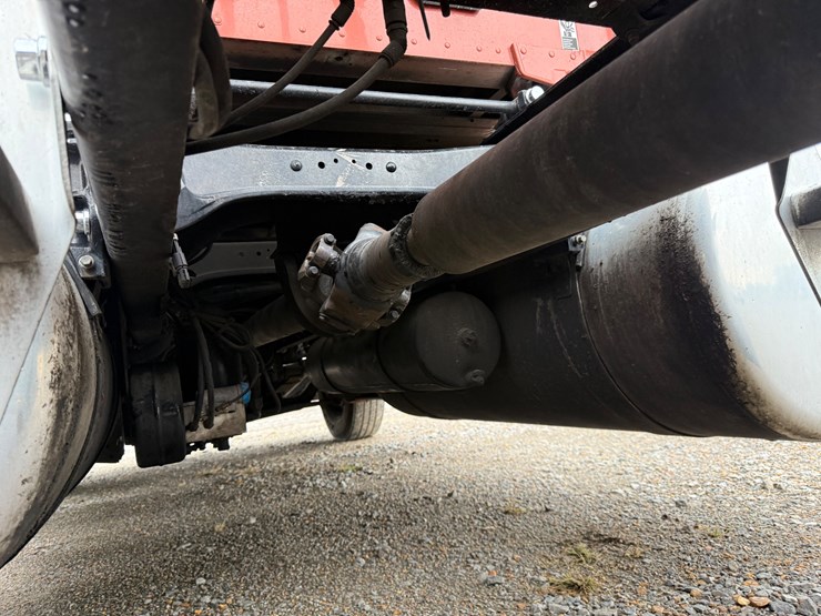 2015-peterbilt-579-image-18