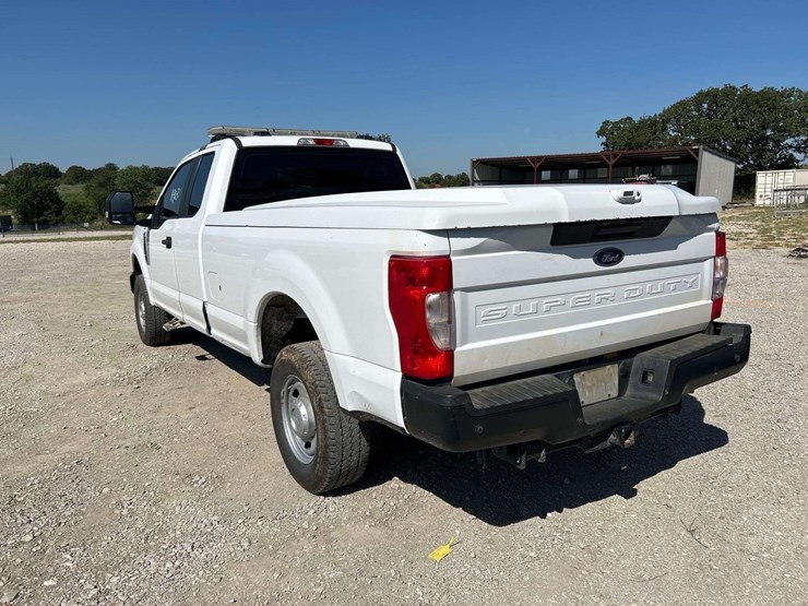 2022-ford-f250-xl-image-2