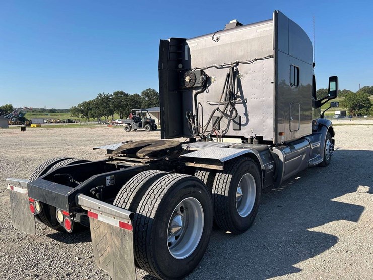2015-peterbilt-579-image-3