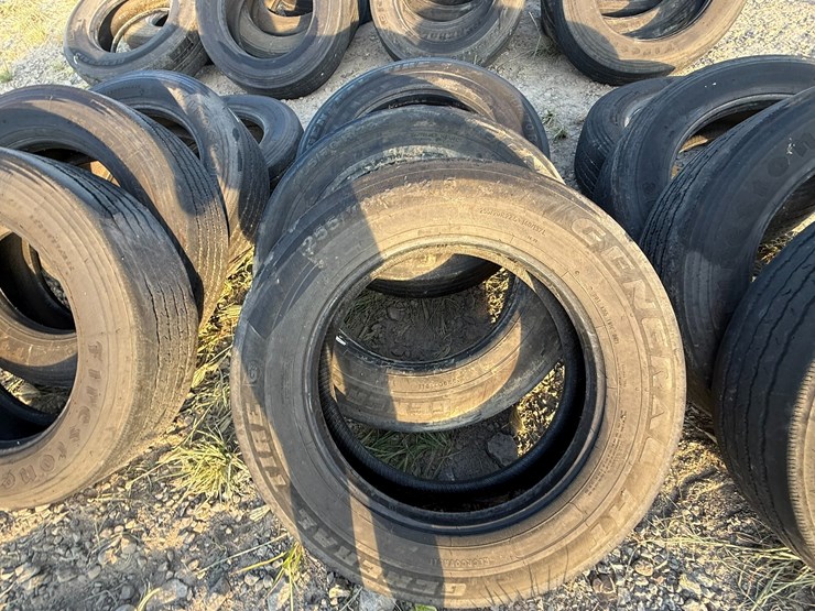 #9979-•-lot-of-miscellaneous-tires-image-15