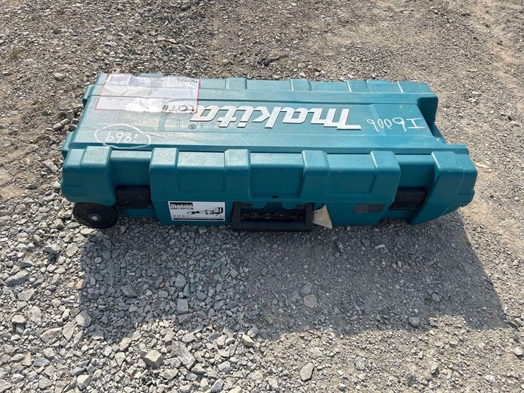 2017-makita-hm1307cb-35lb-demolition-hammer-image-2