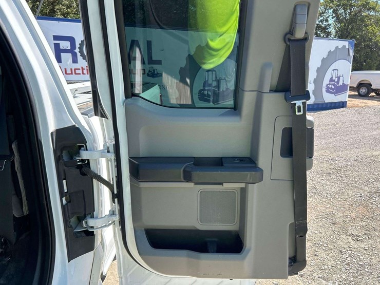 2021-ford-f250-xl-image-17