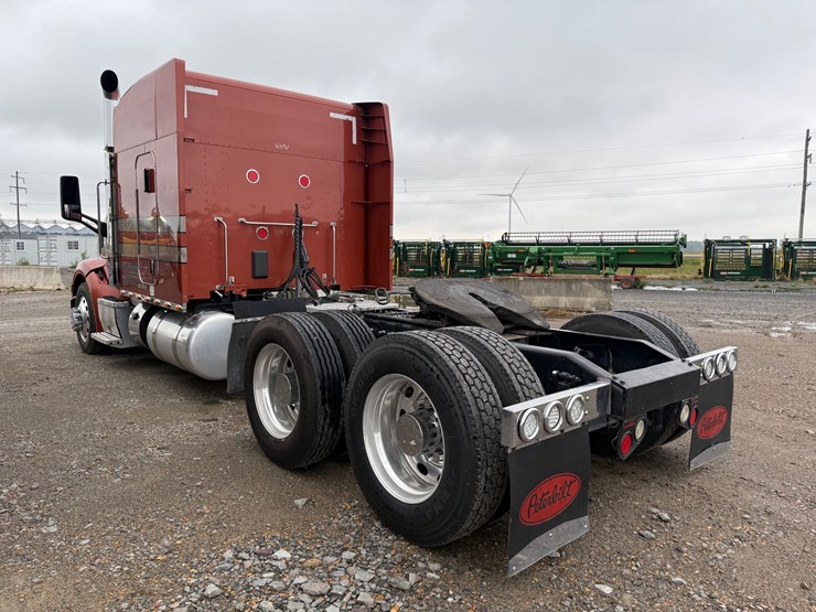 2015-peterbilt-579-image-6