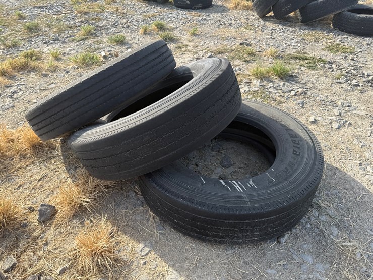 #5034-•-lot-of-(3)-miscellaneous-tires-image-3
