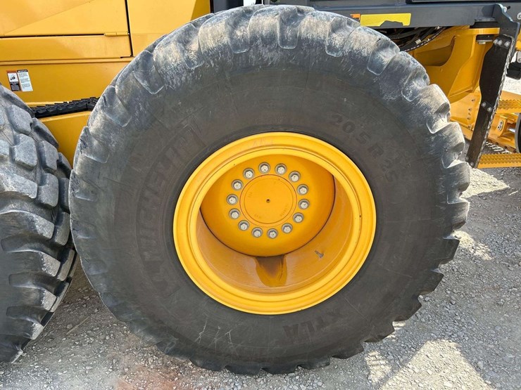 2025-deere-872gp-image-48