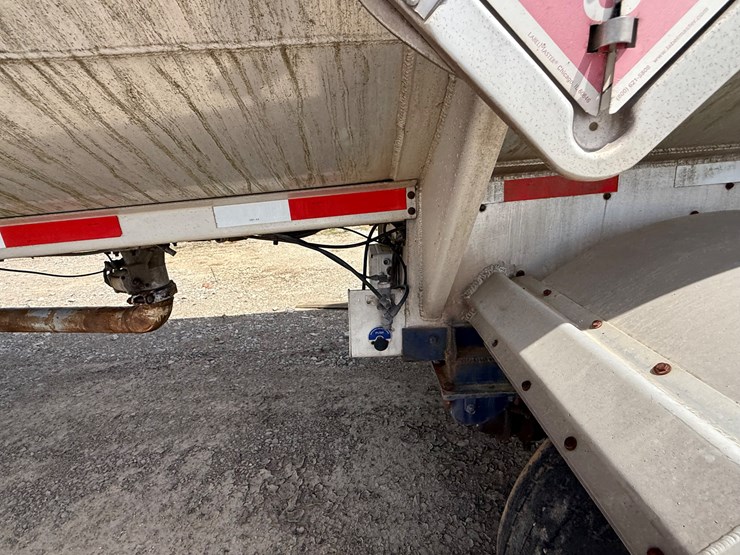 #9657-•-1996-weld-it-s/a-5400gal-fuel-trailer-1w9t23269tl010011-image-12